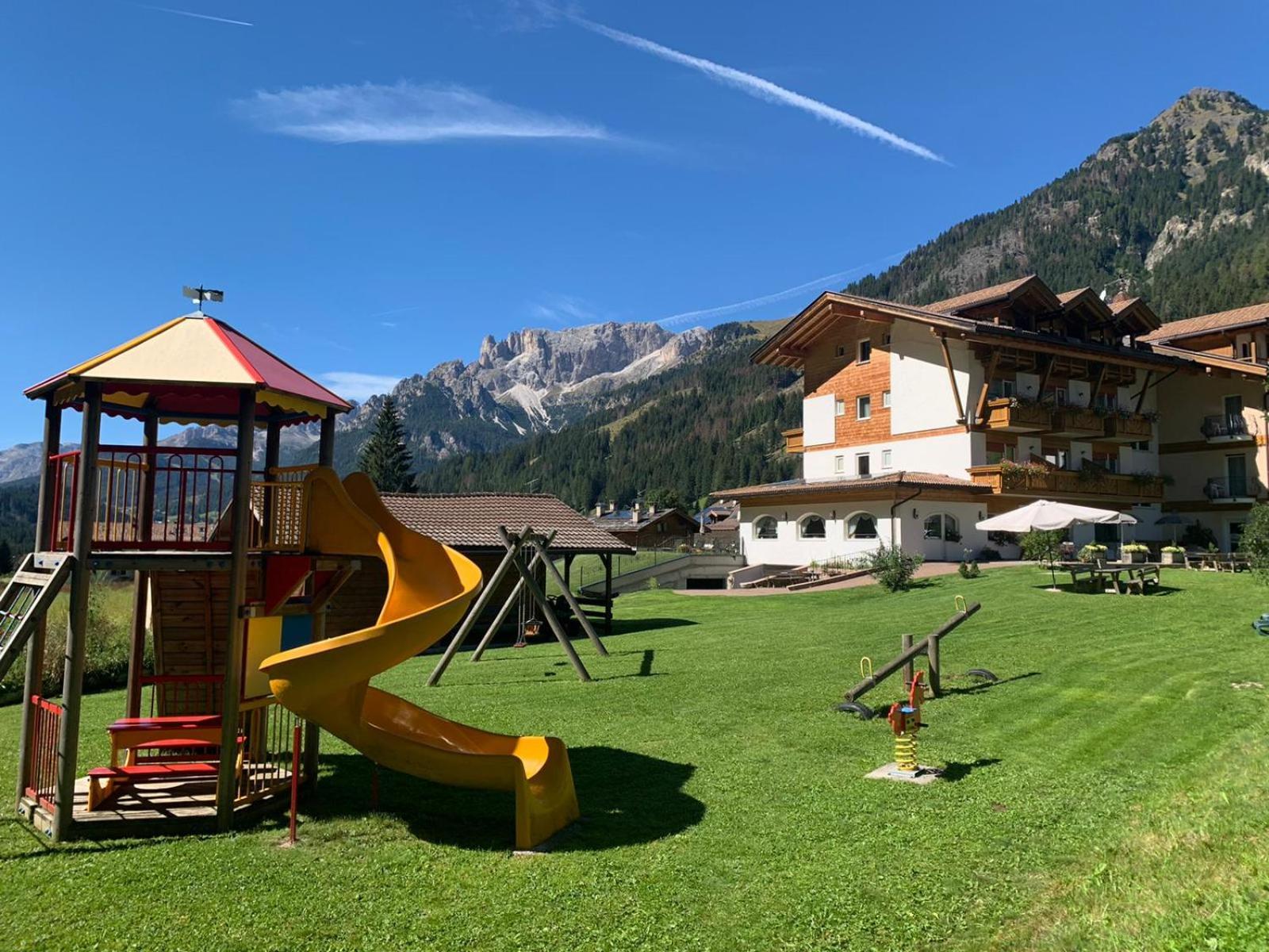 Alpenhotel Panorama Campitello di Fassa Ngoại thất bức ảnh
