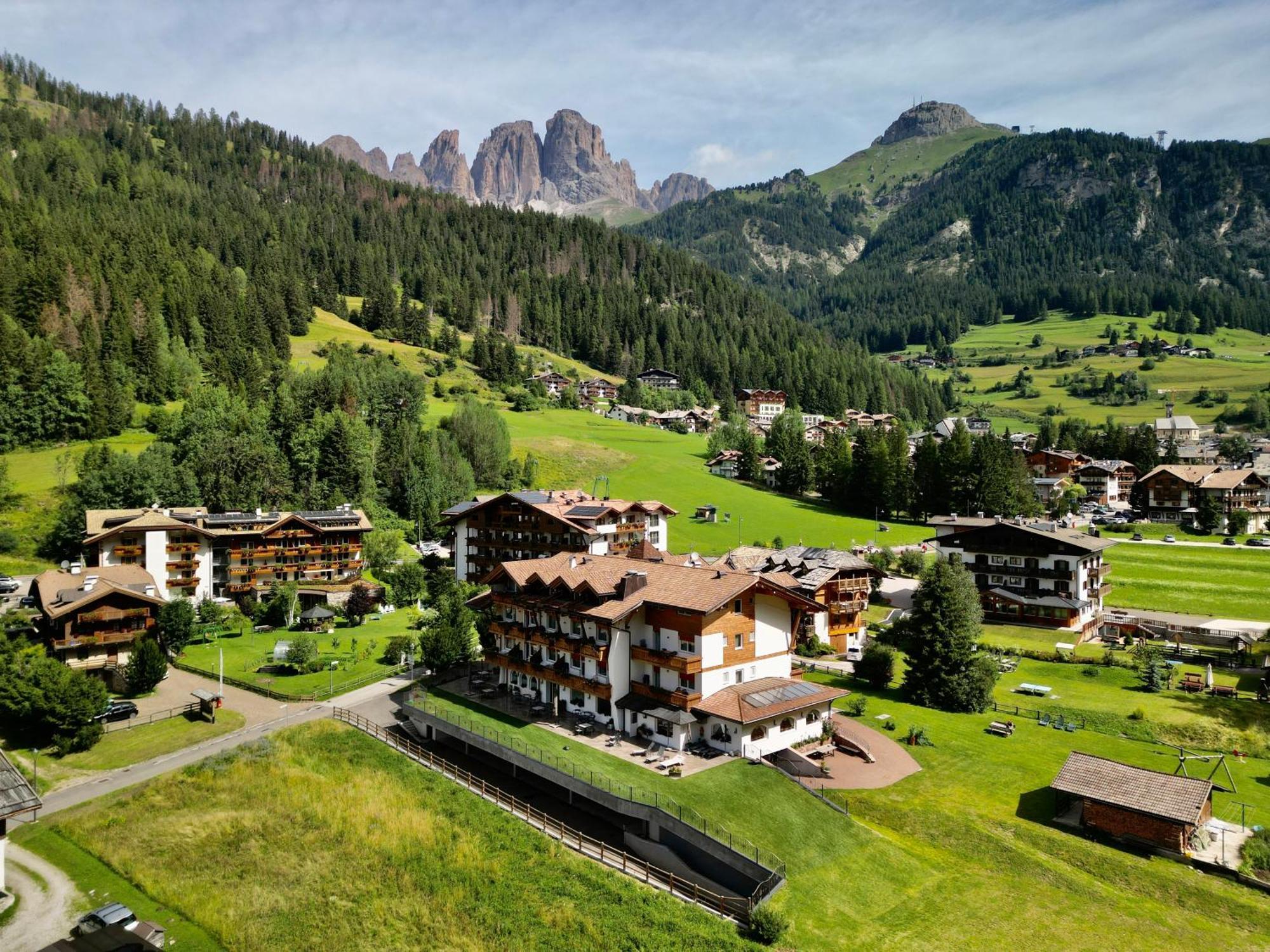 Alpenhotel Panorama Campitello di Fassa Ngoại thất bức ảnh
