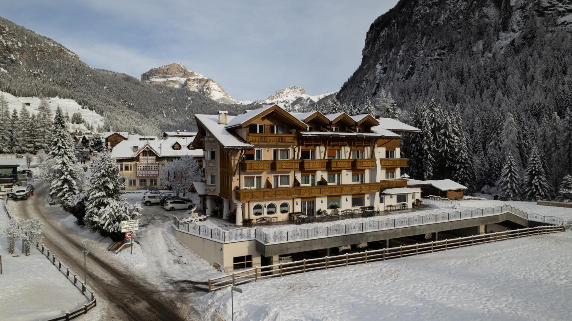 Alpenhotel Panorama Campitello di Fassa Ngoại thất bức ảnh