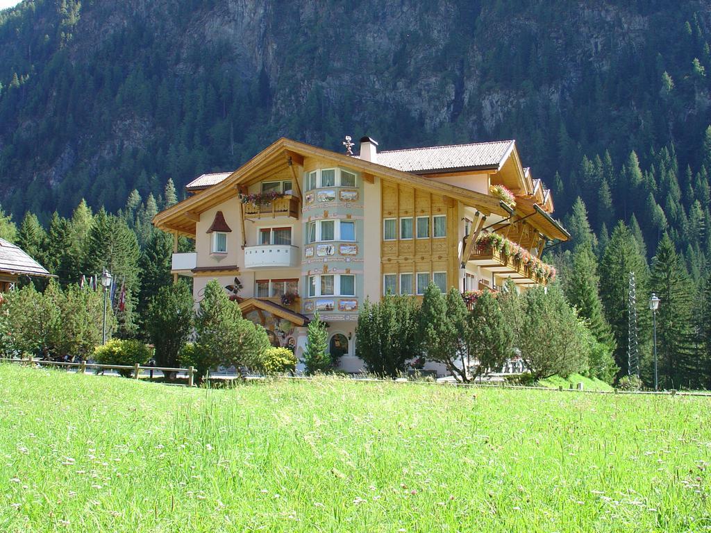 Alpenhotel Panorama Campitello di Fassa Ngoại thất bức ảnh